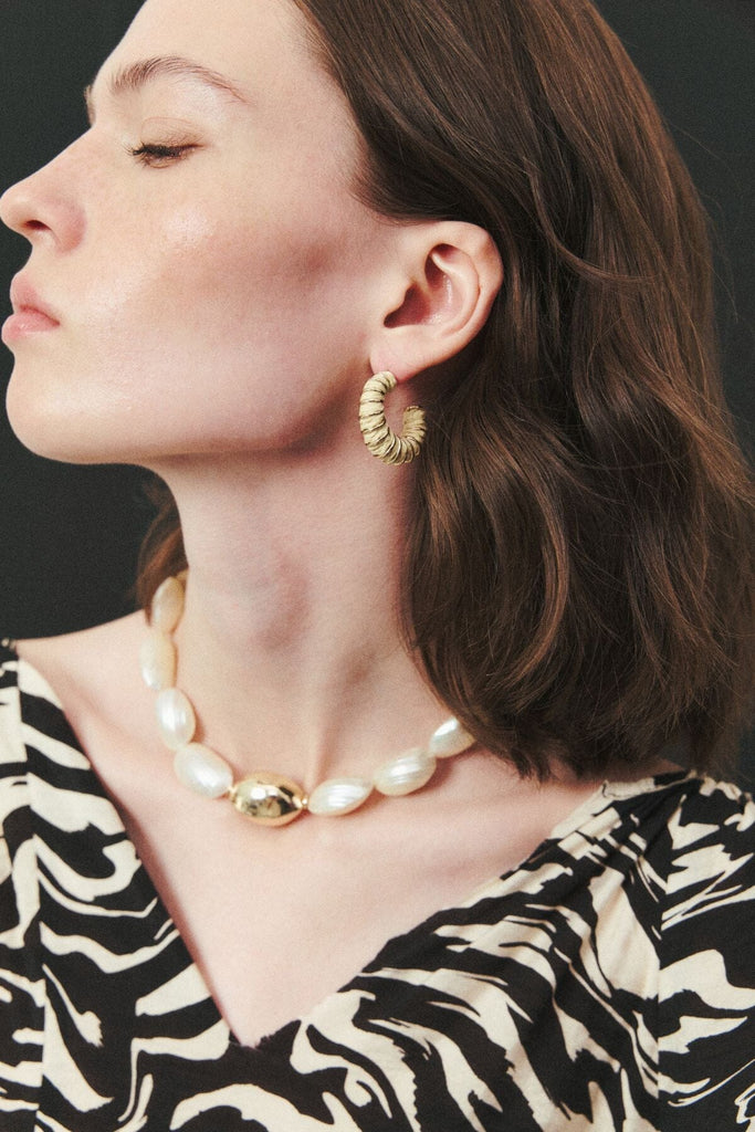 CREAM WRAPPED HOOP EARRINGS - Nakamol