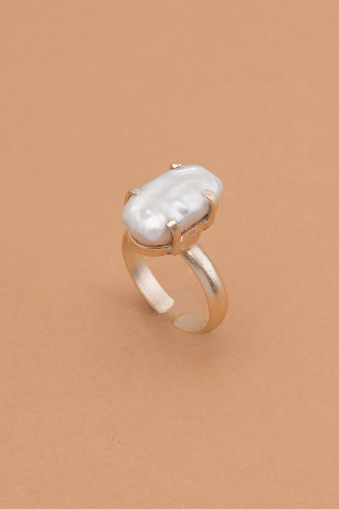 Oval Oyster Pearl Thick Band Ring - Nakamol