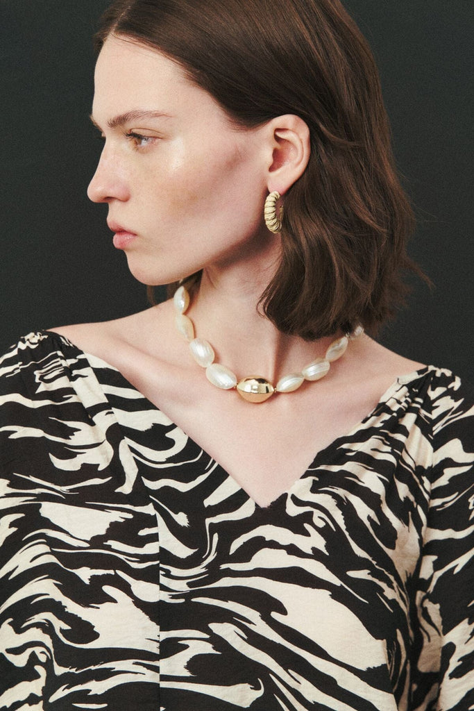 CHUNKY PEARL GOLD NECKLACE - Nakamol