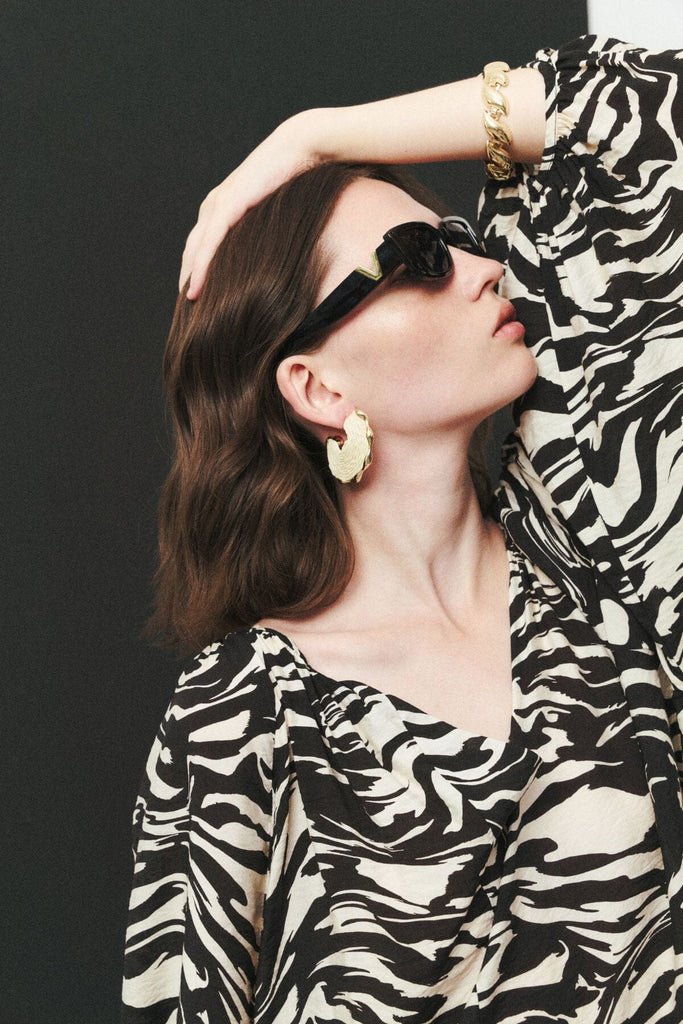 CRESCENT TEXTURED EARRINGS - Nakamol