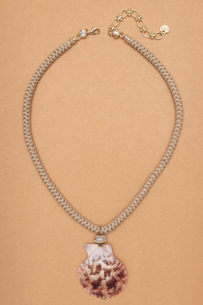 FAN SHELL NUDE PENDANT NECKLACE – Nakamol