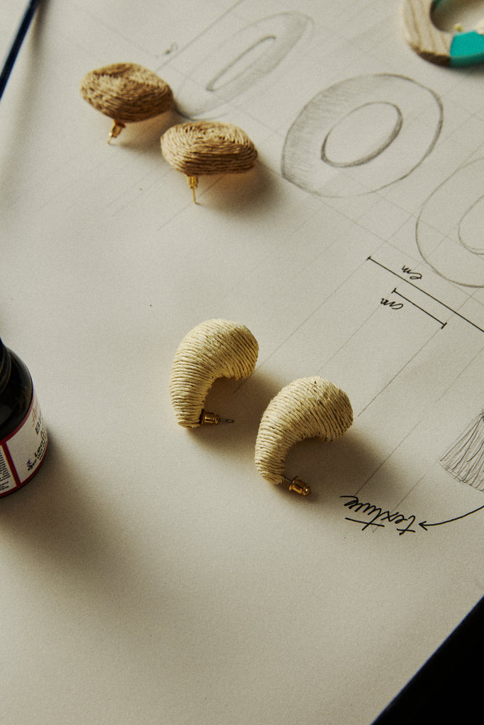 CREAM TEXTURED SHELL EARRINGS - Nakamol