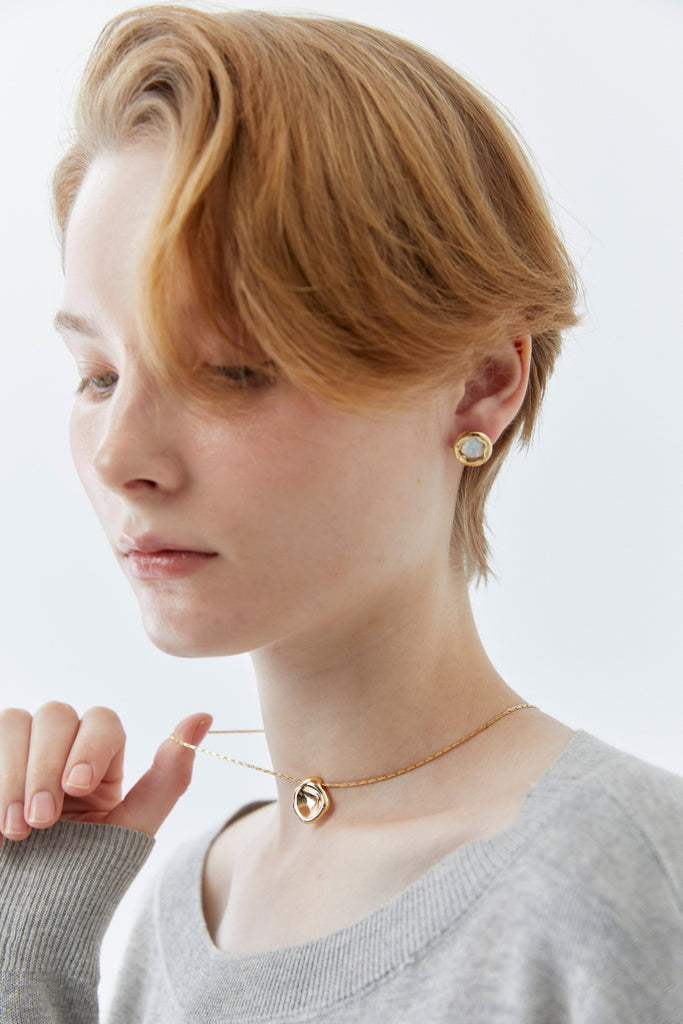Gold Round Pearl Stud Earrings - Nakamol