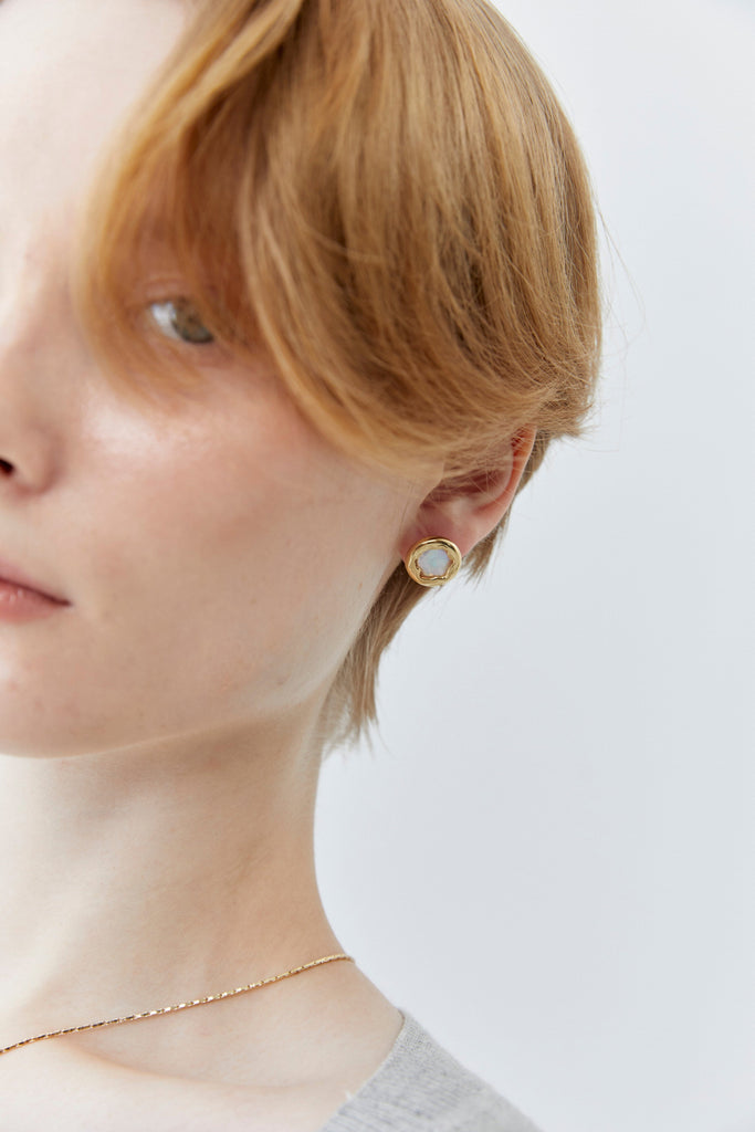 Gold Round Pearl Stud Earrings - Nakamol