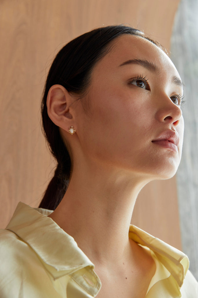 Rhinestone Oval White Pearl Stud Earrings - Nakamol