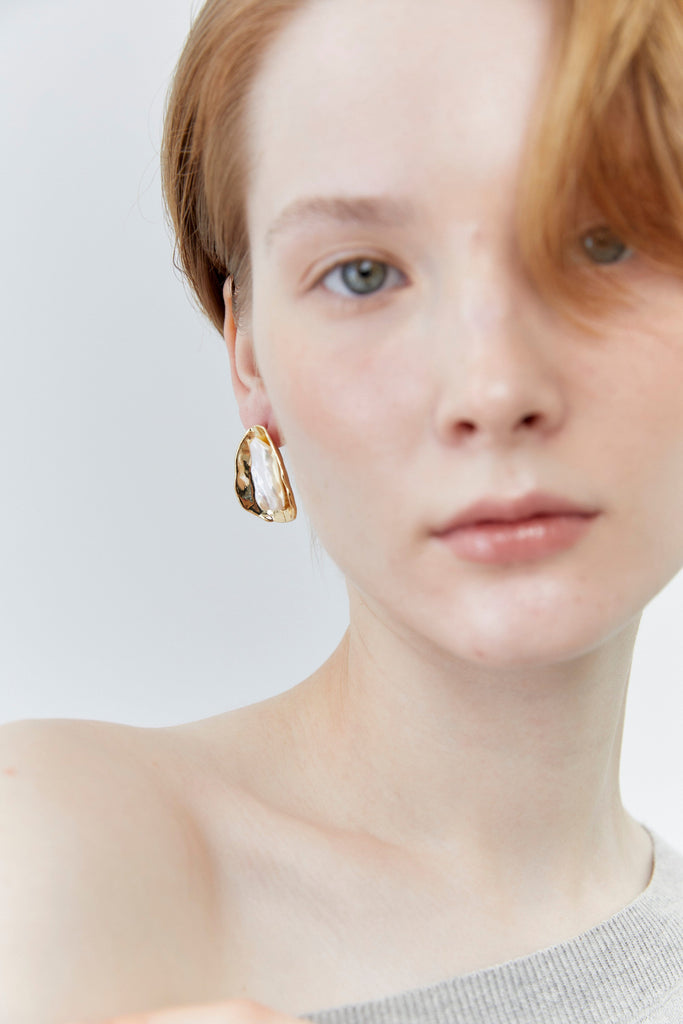 Gold Clam Pearl Earrings - Nakamol