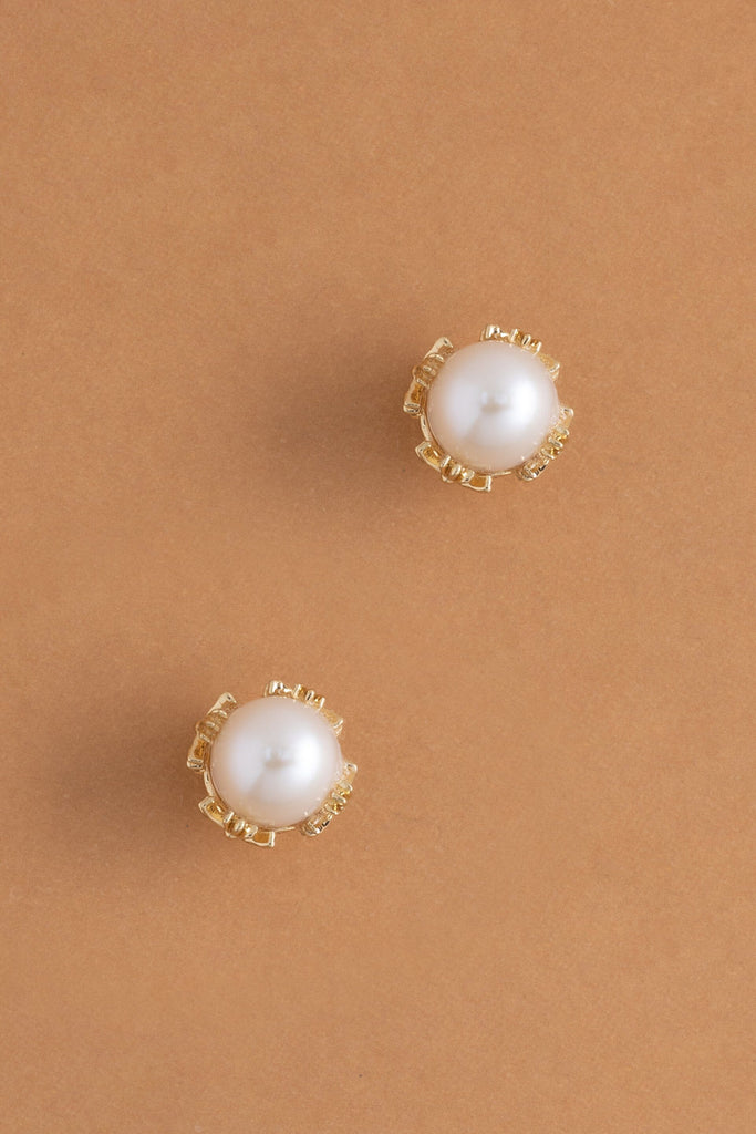 White Flower Pearl Stud Earrings - Nakamol
