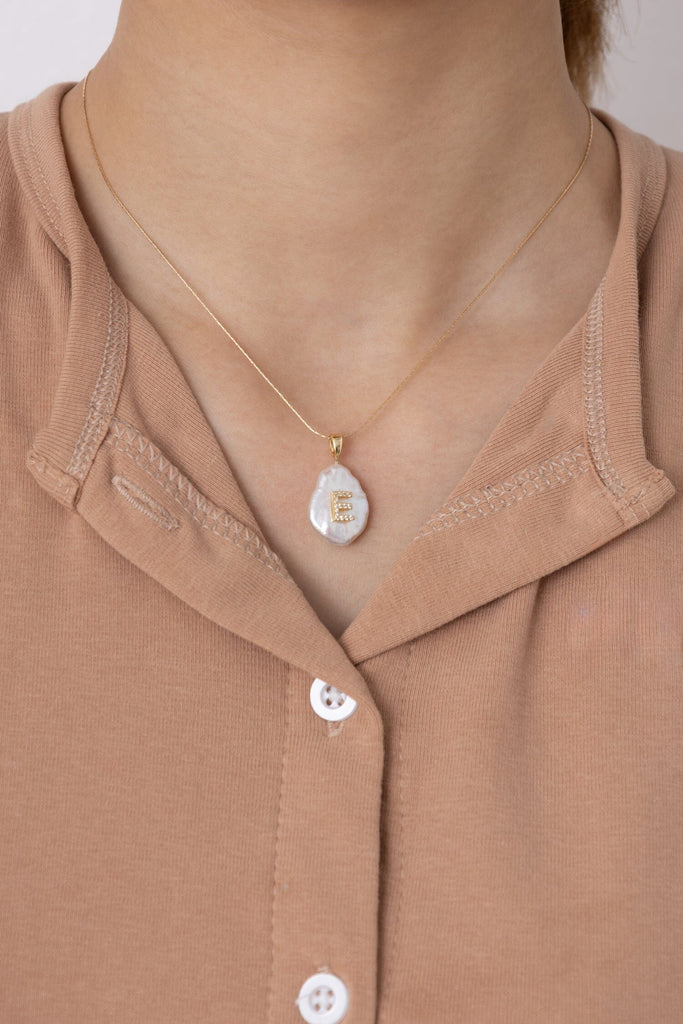 E White Pearl Pendant Necklace - Nakamol