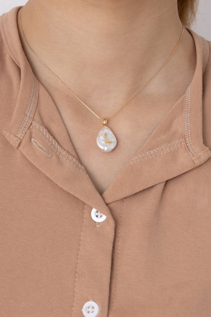 L White Pearl Pendant Necklace - Nakamol