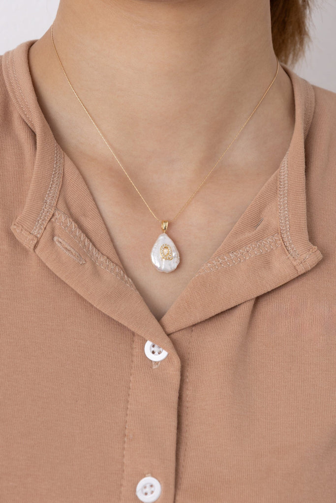 Q White Pearl Pendant Necklace - Nakamol