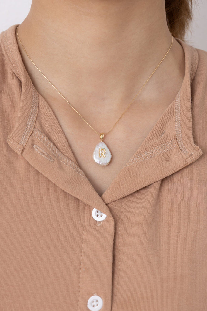 R White Pearl Pendant Necklace - Nakamol